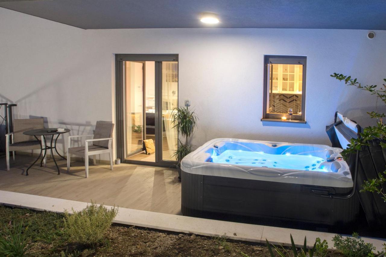 Studio And Hot Tub Split Exterior foto